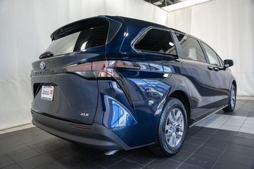 2025 Toyota Sienna XLE
