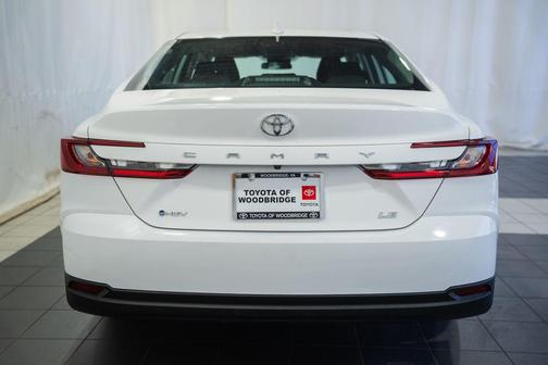 Ice 2025 Toyota Camry LE