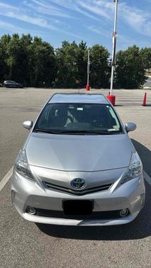 2014 Toyota Prius v Five