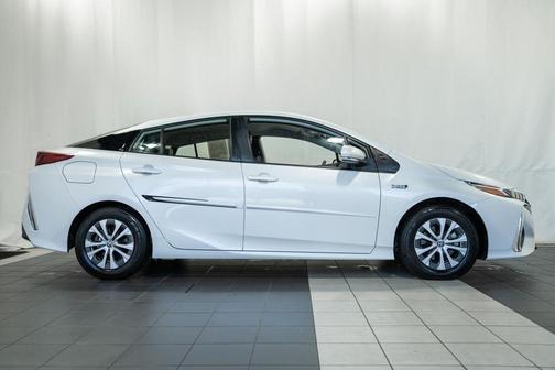 Wind Chill Pearl 2022 Toyota Prius Prime XLE