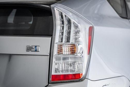 2010 Toyota Prius III