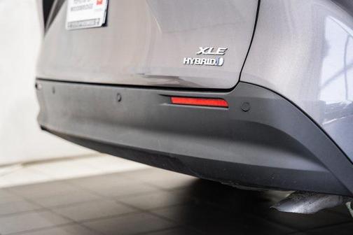 2022 Toyota Sienna XLE 8 Passenger