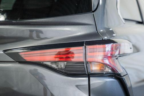 Magnetic Gray Metallic 2025 Toyota Sienna LE