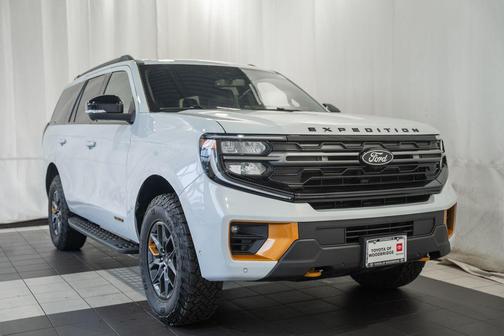 Silver Metallic 2025 Ford Expedition Tremor