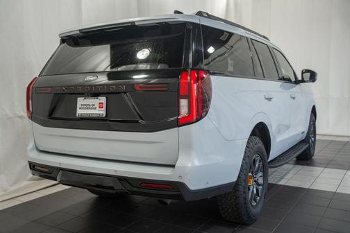 Silver Metallic 2025 Ford Expedition Tremor