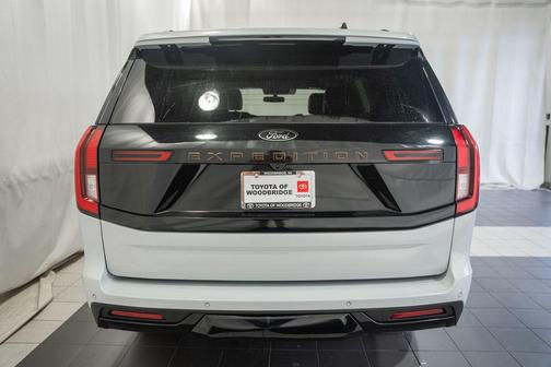 Silver Metallic 2025 Ford Expedition Tremor