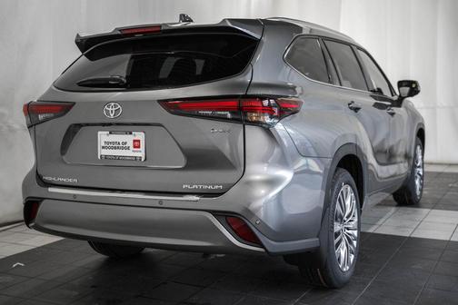 2026 Toyota Highlander Hybrid Platinum