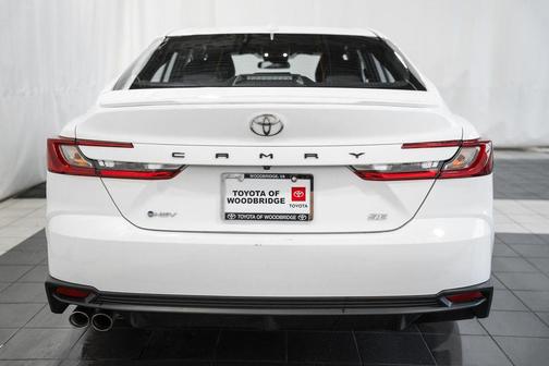 Ice 2025 Toyota Camry SE