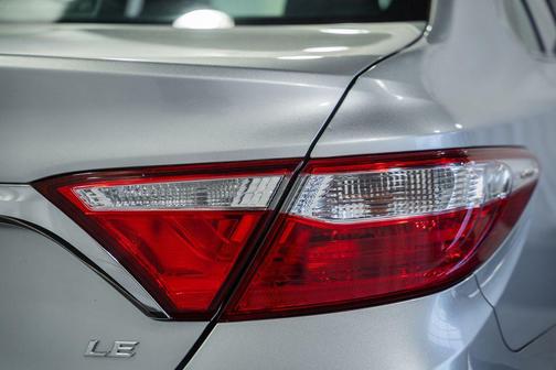 Celestial Silver Metallic 2017 Toyota Camry LE