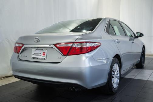 Celestial Silver Metallic 2017 Toyota Camry LE