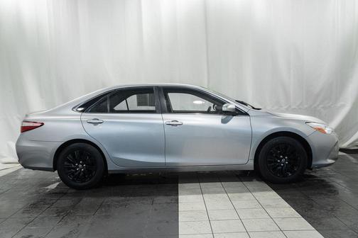 Celestial Silver Metallic 2017 Toyota Camry LE