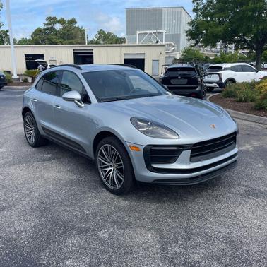 Dolomite Silver Metallic 2022 Porsche Macan Macan