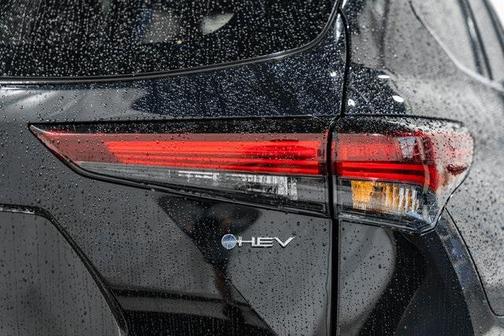 2025 Toyota Highlander Hybrid Platinum