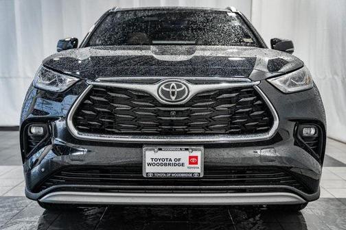 2025 Toyota Highlander Hybrid Platinum