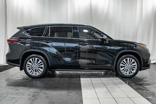 2025 Toyota Highlander Hybrid Platinum