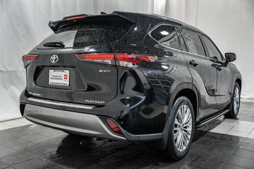 2025 Toyota Highlander Hybrid Platinum