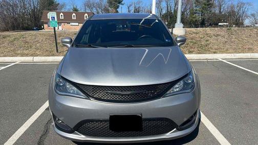 Billet Silver Metallic Clearcoat 2020 Chrysler Pacifica Touring