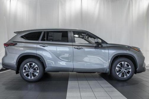 2025 Toyota Highlander XLE