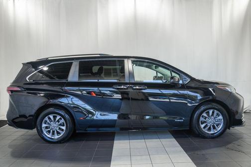 Midnight Black Metallic 2021 Toyota Sienna XLE 8 Passenger