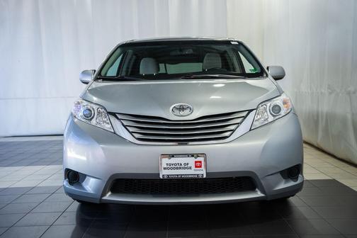 Silver Sky Metallic 2017 Toyota Sienna LE