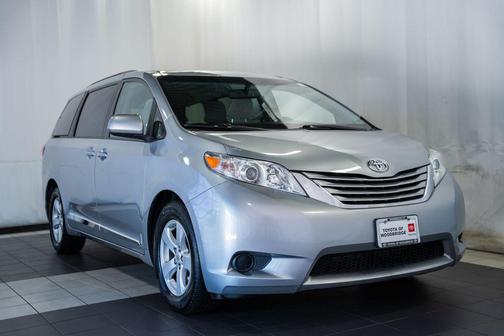 Silver Sky Metallic 2017 Toyota Sienna LE