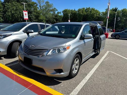 Silver Sky Metallic 2017 Toyota Sienna LE