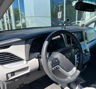 Silver Sky Metallic 2017 Toyota Sienna LE