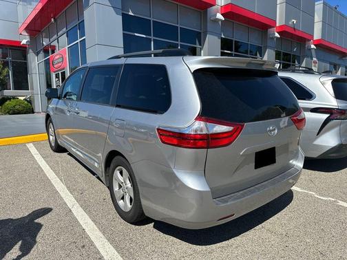 Silver Sky Metallic 2017 Toyota Sienna LE