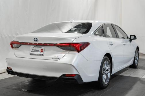 2019 Toyota Avalon Hybrid XLE Plus