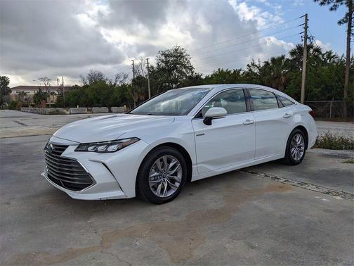 2019 Toyota Avalon Hybrid XLE Plus