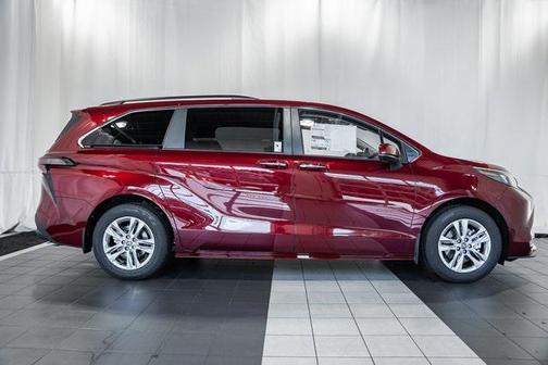 2025 Toyota Sienna XLE 7 Passenger