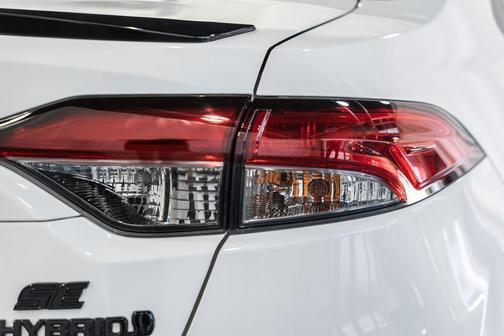 Ice Cap 2024 Toyota Corolla Hybrid L