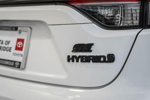 Ice Cap 2024 Toyota Corolla Hybrid L