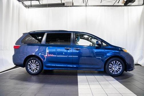 2020 Toyota Sienna XLE Premium