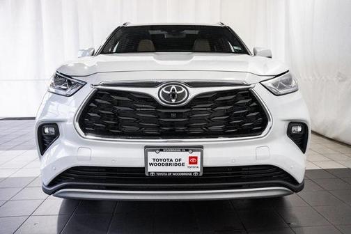 2025 Toyota Highlander Hybrid Platinum