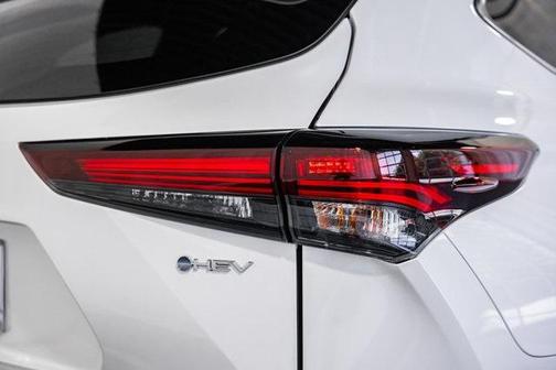 2025 Toyota Highlander Hybrid Platinum