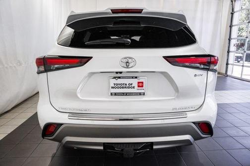2025 Toyota Highlander Hybrid Platinum