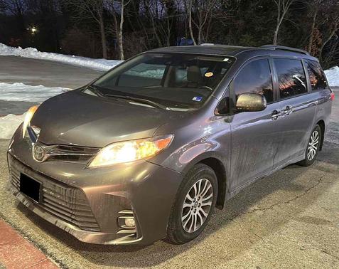 2020 Toyota Sienna XLE