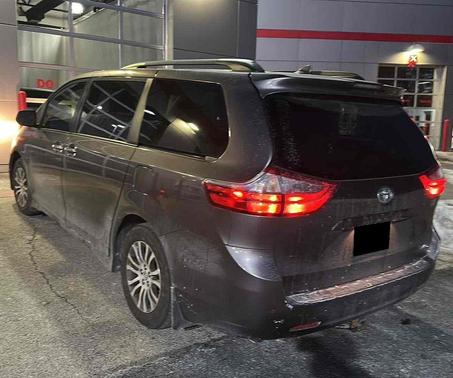 2020 Toyota Sienna XLE