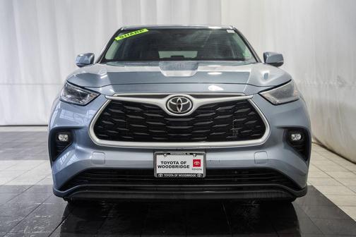 Moon Dust 2022 Toyota Highlander LE