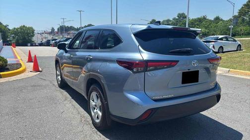 Moon Dust 2022 Toyota Highlander LE