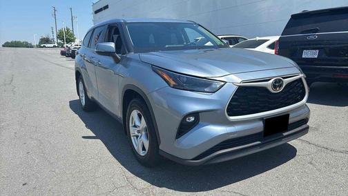 Moon Dust 2022 Toyota Highlander LE