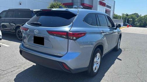 Moon Dust 2022 Toyota Highlander LE