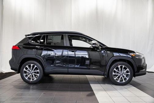 2025 Toyota Corolla Cross XLE