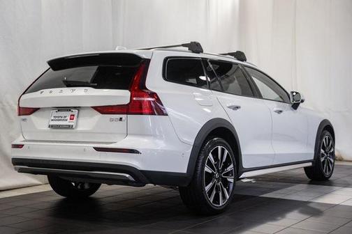 2023 Volvo V60 Cross Country B5 Ultimate