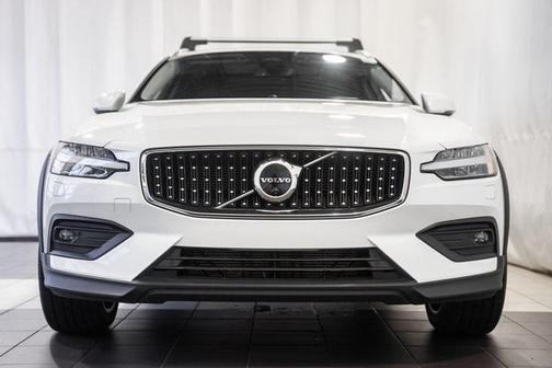 2023 Volvo V60 Cross Country B5 Ultimate