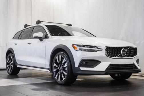 2023 Volvo V60 Cross Country B5 Ultimate