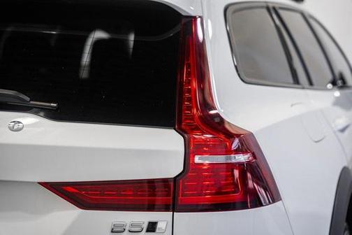 2023 Volvo V60 Cross Country B5 Ultimate