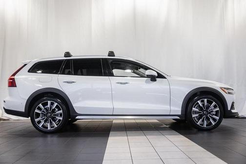 2023 Volvo V60 Cross Country B5 Ultimate