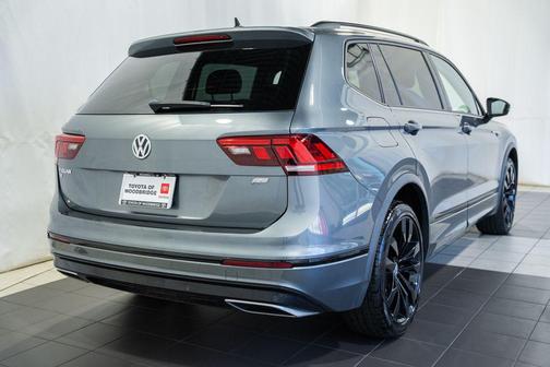 Platinum Gray Metallic 2021 Volkswagen Tiguan 2.0T SE R-Line Black